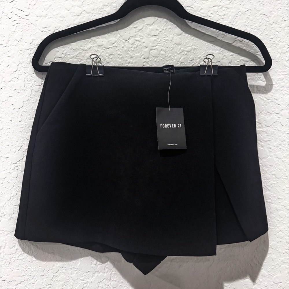 Forever 21 Black Skort Size M